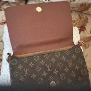 Cute Preloved LV Shoulder Bag